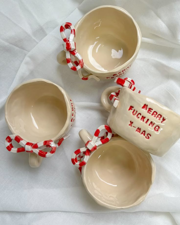 Taller Crea tu Taza Navideña de Cerámica