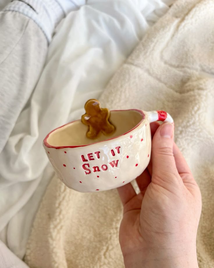 Taller Crea tu Taza Navideña de Cerámica