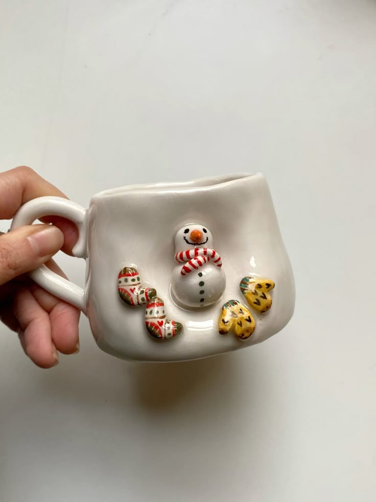 Taller Crea tu Taza Navideña de Cerámica